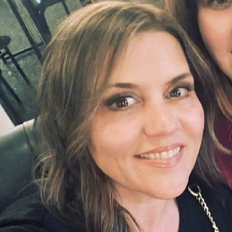 Lara Hanson, Founder